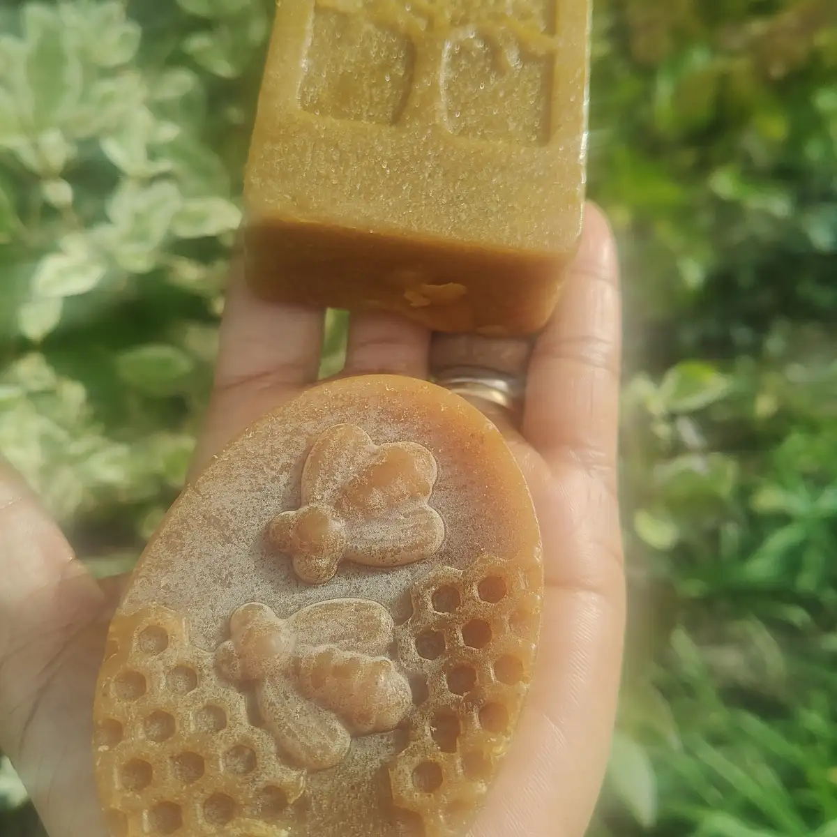 Savon au curcuma et miel